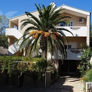Nikolina Apartment